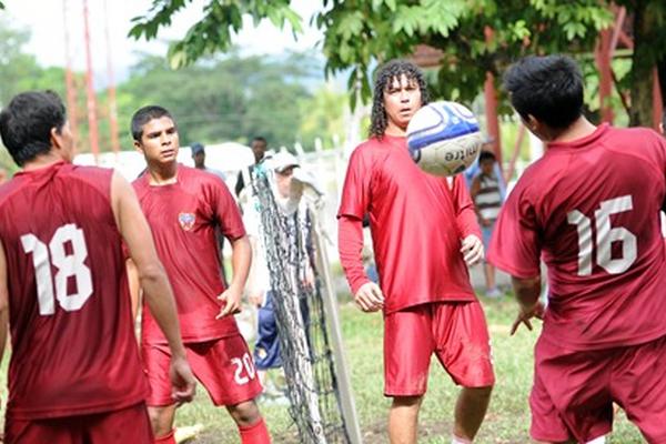 Heredia se prepara para enfrentar a los cremas en la final de ida del Apertura 2013. (Foto Prensa Libre: Francisco Sánchez)