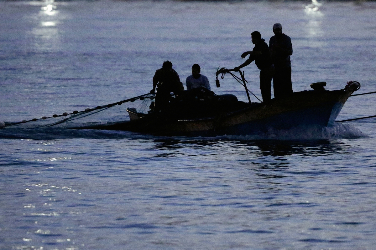 Autoridades centroamericanas impusieron una veda a la pesca de langosta para evitar que  ese producto marino se agote.  (Fotografía Prensa Libre: EFE)