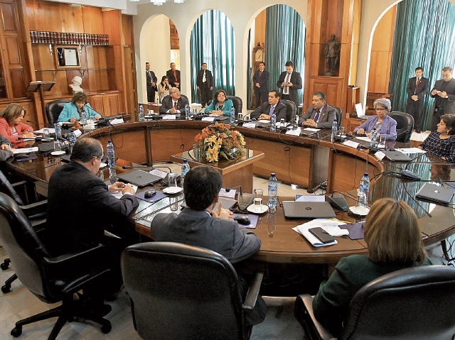 Doce magistrados eligieron como presidente a Nery Medina el 9 de febrero, después que el tribunal constitucional anulara la elección de Silvia Valdés. (Foto Prensa Libre: HemerotecaPL)