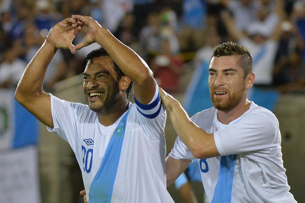 Carlos Ruiz, adelantó a la selección en el triunfo parcial ante Costa Rica. (Foto Prensa Libre: AFP )