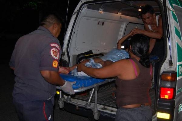 Varios adultos y niños que participaban en una posada en Coatepeque, fueron arrollados por un conductor. (Foto Prensa Libre: Alexander Coyoy)