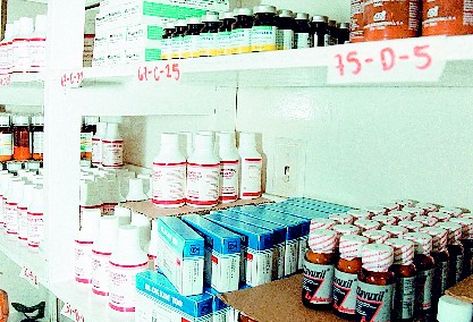 Muestra de medicamentos genéricos en una farmacia de la ciudad. (Foto Prensa Libre: Archivo)