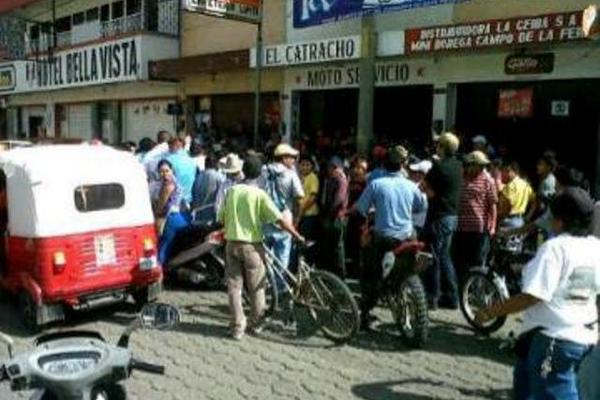 El crimen se cometió en el sitio conocido como Campo de la Feria. (Foto Prensa Libre. Edwin Paxtor)<br _mce_bogus="1"/>