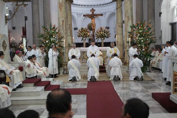 Los nuevos presbíteros fueron ordenados ayer, en una ceremonia en la Catedral Metropolitana.