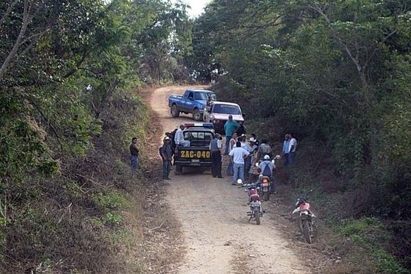 Dos hombres fueron asesinados este viernes, en San Diego, Zacapa; desconocen el móvil del ataque. (Foto Prensa Libre: Julio Vargas)<br _mce_bogus="1"/>