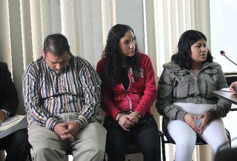 José aparicio, tío; Narcisa Porras, madre; Candy Rodas, tía, y Edwin Pixtún  —arriba, a la  derecha—, papá  de Daniel Pixtún —abajo—, podrían ser responsables del crimen contra el menor.