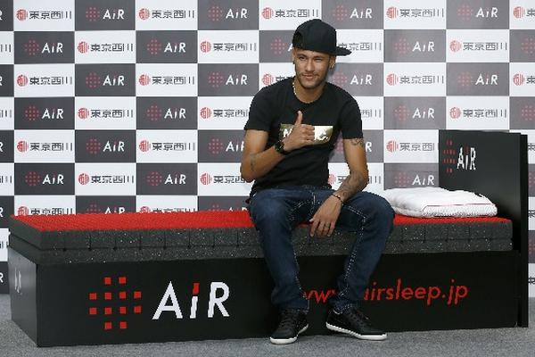 Neymar durante una conferencia de prensa realizada en Tokio. (Foto Prensa Libre: AP)