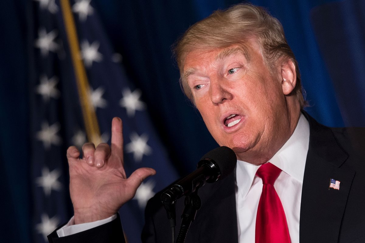 Donald Trump durante la presentación de su programa de política exterior en el hotel Mayflower de Washington. (Foto Prensa Libre: AFP).