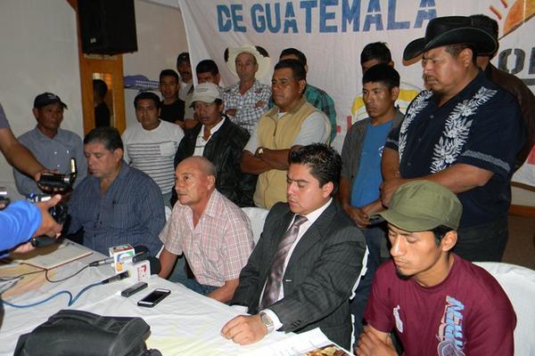 Integrantes del Codeca piden, enconferencia de prensa, la liberación de tres líderes. (Foto Prensa Libre: Mike Castillo)<br _mce_bogus="1"/>