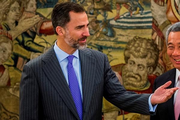 El rey Felipe VI de España se redujo el sueldo en un 20 por ciento. (Foto Prensa Libre: AP)