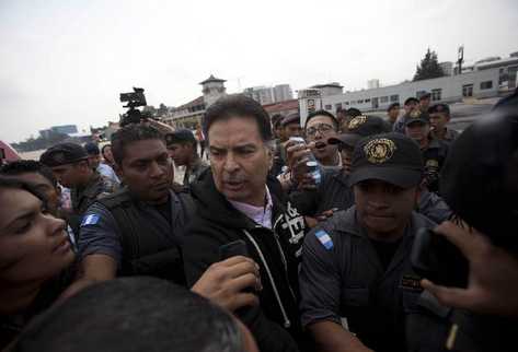 Alfonso Portillo en el momento de su extradición. (Foto Prensa Libre: EFE)