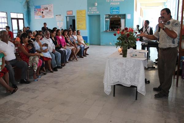 Actividad religiosa en el hospitalde Jutiapa. (Foto Prensa Libre: Óscar González)<br _mce_bogus="1"/>