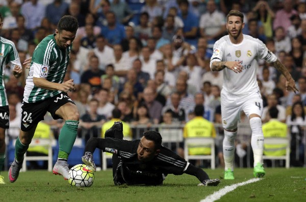 Keylor Navas tuvo una gran actuación ante el Betis. (Foto Prensa Libre: EFE)