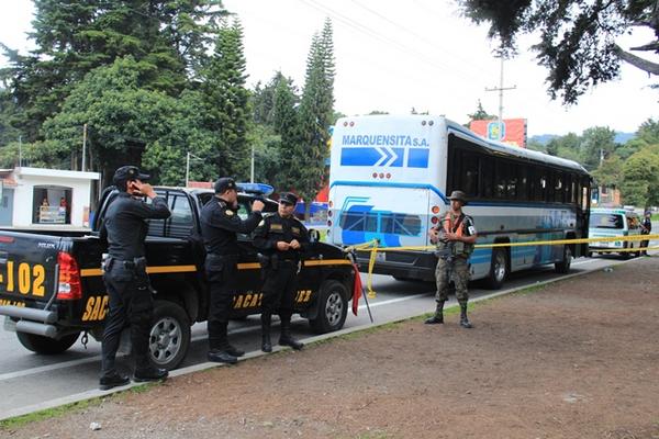 Delincuentes asaltaron un bus de los transportes Marquensita, en jurisdicción de San Lucas Sacatepéquez. (Foto Prensa Libre: Miguel López)<br _mce_bogus="1"/>