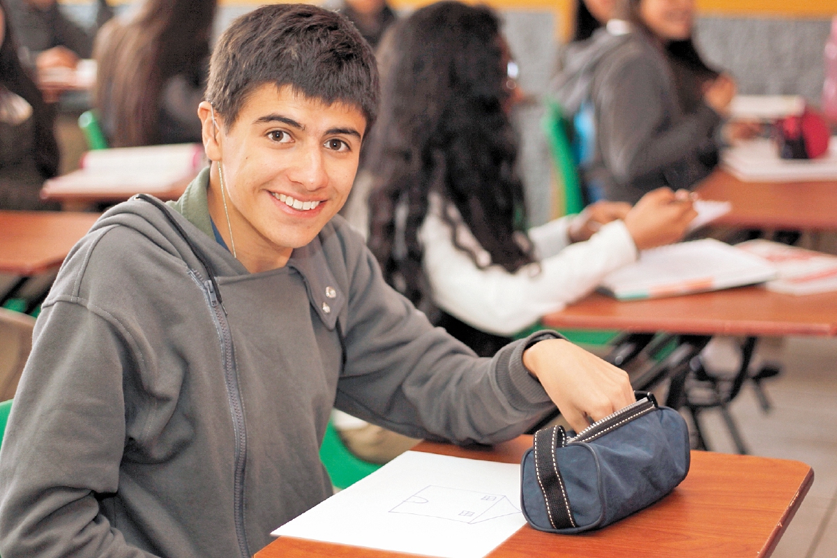 Diego Asturias durante uno de los recesos en el colegio.