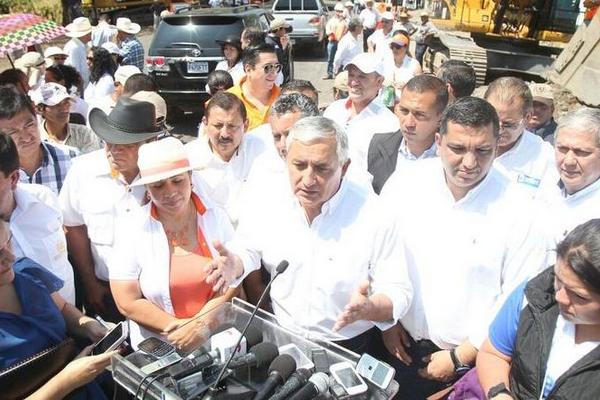 Presidente inaugura trabajos carreteros en el kilómetro 125.5 de la carretera de Chiquimulilla, Santa Rosa. (Foto Prensa Libre: Esbin García)