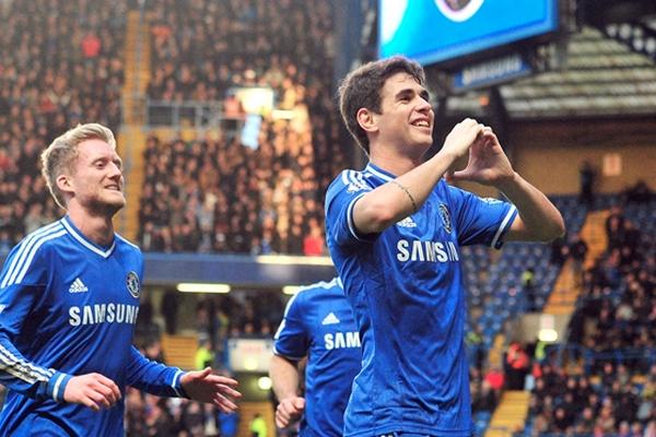 Oscar celebra el gol del triunfo que le dio el pase al equipo de José Mourinho. (Foto Prensa Libre: AFP)