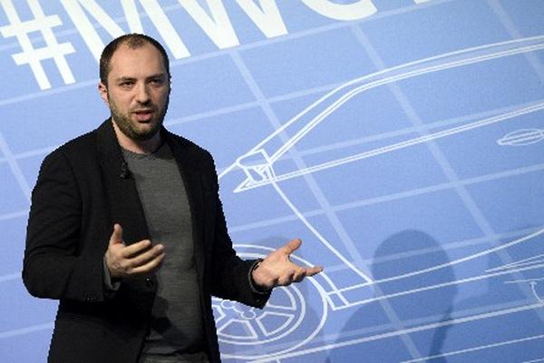 Jan Koum, directivo de WhatsApp, hizo el anuncio durante su intervención en uno de los debates que se celebran en el Mobile World Congress, en Barcelona. (Foto Prensa Libre: AFP)