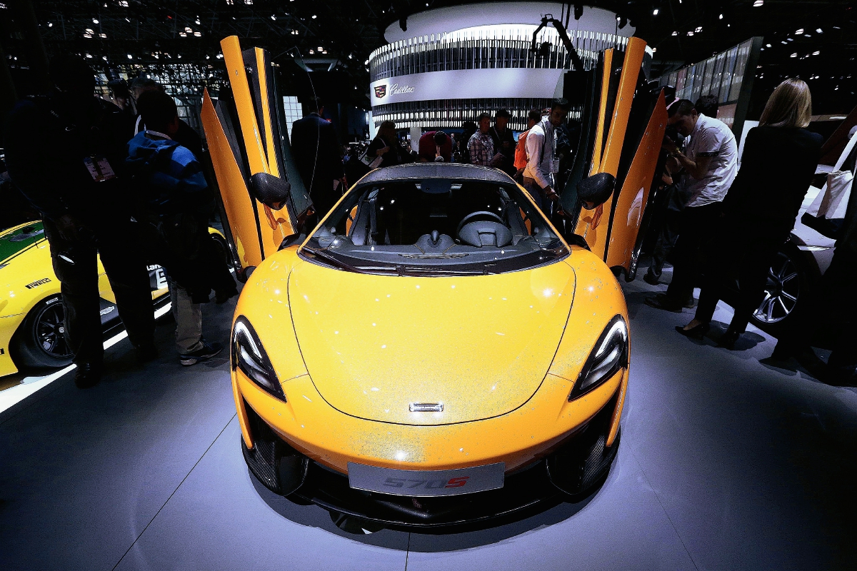 Vista del nuevo McLaren 570s Coupe exhibido durante el Salón Internacional del Automóvil de Nueva York en el Jacob K. Javits Center. (Foto Prensa Libre: EFE)