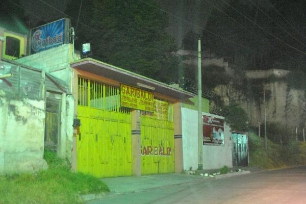 El negocio Garibaldi, ubicado en la avenida Jesús Castillo, zona 2 de Xela, funciona a puerta cerrada, según denuncia de pobladores.