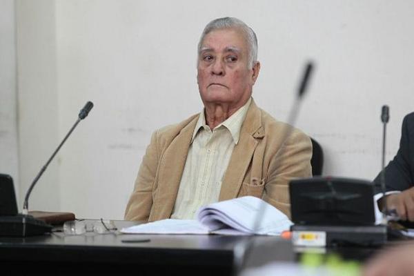 Héctor Escobedo, representante legal de la cadena de farmacias De La Comunidad, es señalado de defraudación fiscal. (Foto Prensa Libre: Álvaro Interiano)