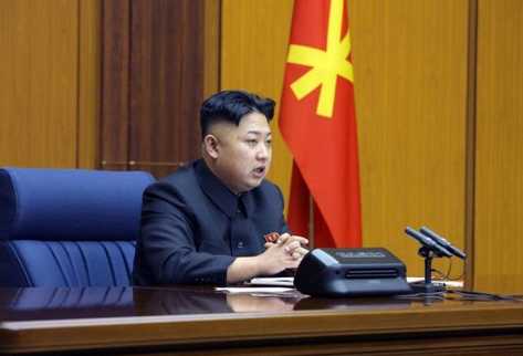 El líder norcoreano, Kim Jong-Un preside una reunión de la Comisión Militar, en una imagen recibida este 3 de febrero. (Foto Prensa Libre: AFP)