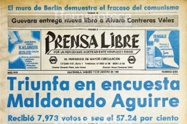 El 15 de agosto 1981, personal de Redacción de Prensa Libre cuenta los votos de la encuesta. (Foto: Hemeroteca PL)