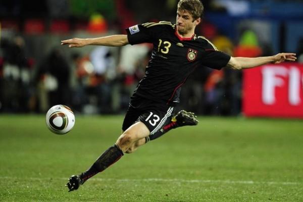 Thomas Müller anotó 5 tantos en el Mundial 2010, y se llevó el Botín de Oro. (Foto Prensa Libre: AFP)