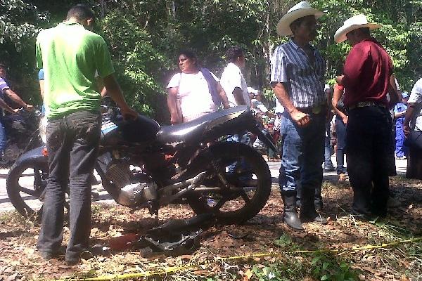 Pobladores, en  lugar de accidente.