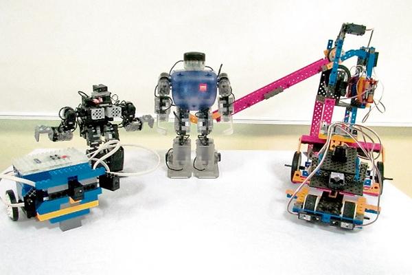 Algunos robots que fueron presentados recientemente en una actividad educativa. (Foto Prensa Libre: Archivo)