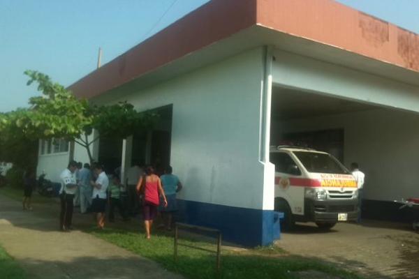 Emergencia del Hospital Nacional de Retalhuleu, donde murió Ileana López, luego de haber sido baleada en la zona 5 de la cabecera. (Foto Prensa Libre: Rolando Miranda) <br _mce_bogus="1"/>