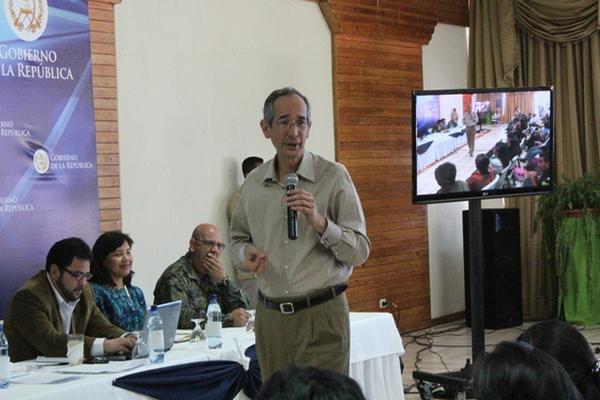 El mandatario Álvaro Colom participó este miércoles, en una gira de rendición de cuentas de su gestión en Sololá. (Foto Prensa Libre: Ángel Julajuj)<br _mce_bogus="1"/>