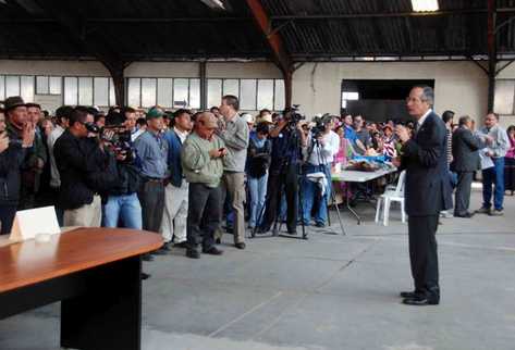 El gobernante Álvaro Colom participó este miércoles en varias actividades en Quetzaltenango. (Foto Prensa Libre: Carlos Ventura)