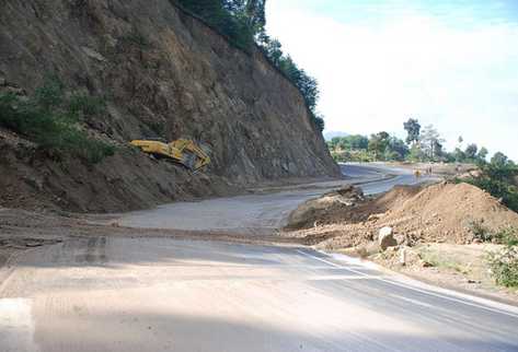 El paso vehicular en el kilómetro 154 de la ruta Interamericana, Nahualá, Sololá. (Foto Prensa Libre: Ángel Jualuj)