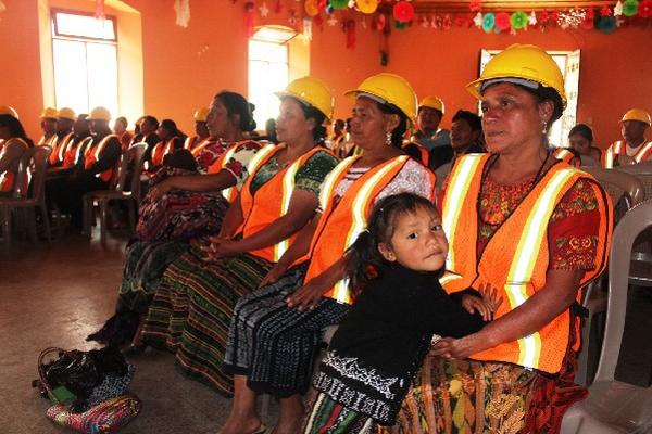 la acreditación y entrega de credenciales fue  en el salón municipal de Santa Lucía Utatlán.