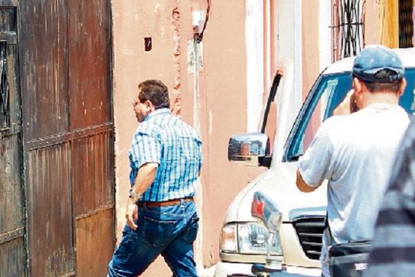 El alcalde de San Lorenzo, José Linares, llega al lugar. (Foto Prensa Libre: Danilo López)