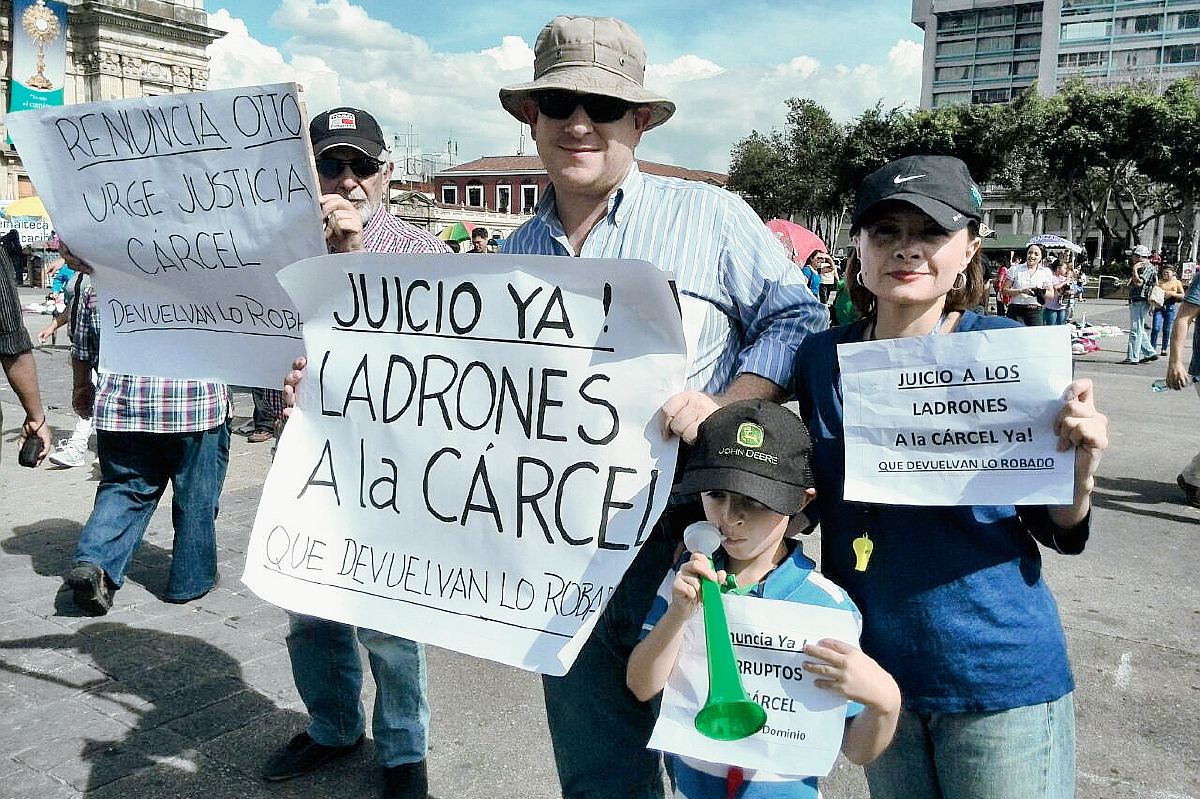 Activistas sociales piden que se garantice el derecho a manifestar. (Foto Presa Libre: HemerotecaPL)