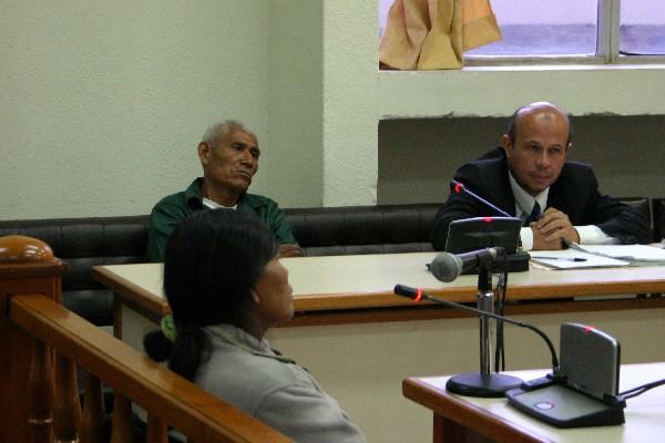 Miguel Gómez, de verde, durante la audiencia.