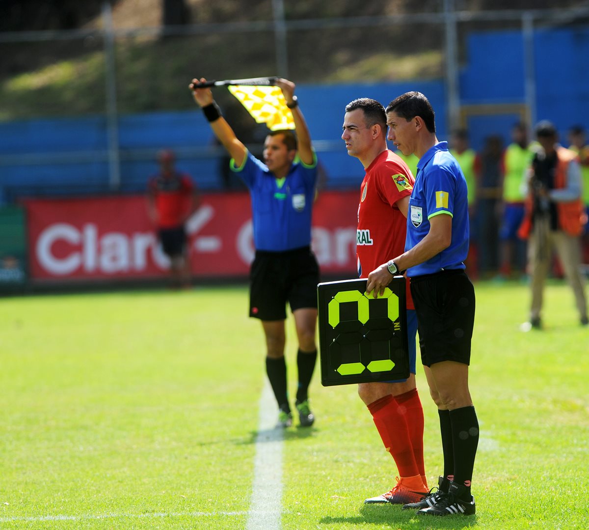 Pappa volvió a jugar con la camisola escarlata casi diez años después. (Foto Prensa Libre: Edwin Fajardo)