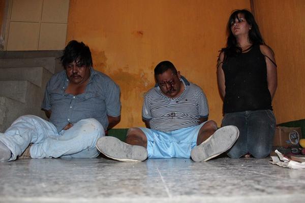 Los tres detenidos durante la liberación del infante.<br _mce_bogus="1"/>