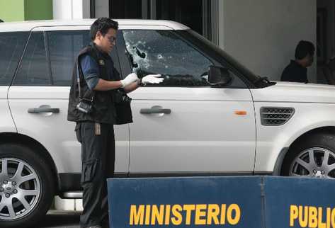 El cantante argentino Facundo Cabral fue abatido a tiros  el 9 de julio, en la zona 12 capitalina.