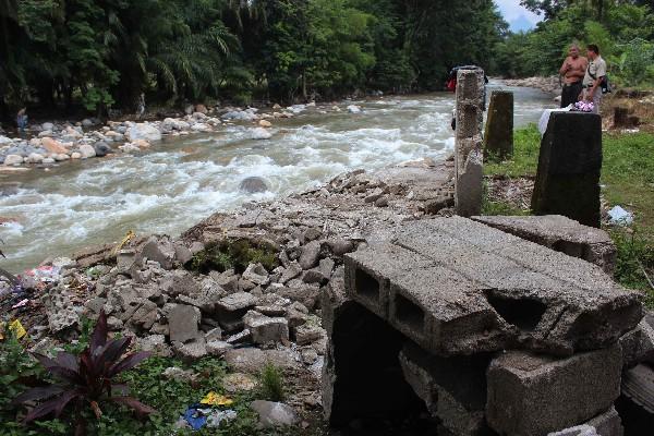 Crecida de afluente  Cutzán destruyó dos viviendas    situadas en la ribera.