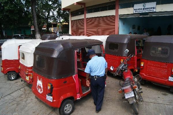 Policía Municipal inspecciona mototaxis.