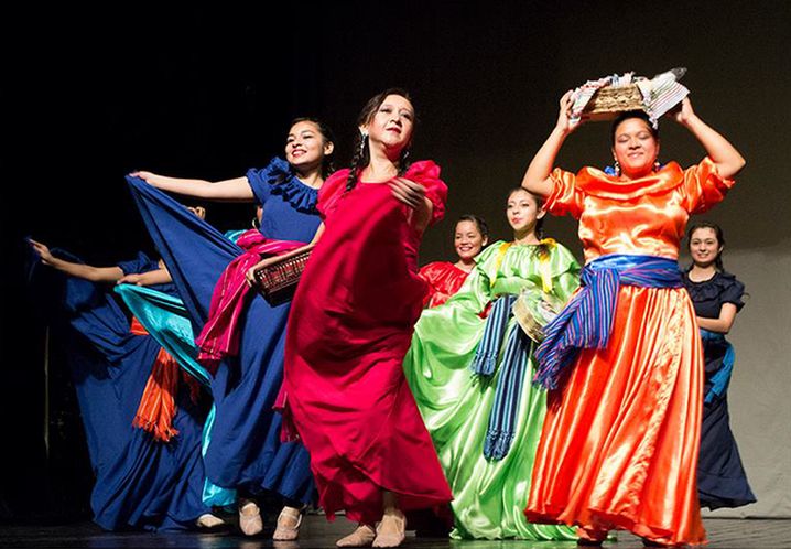 Danza "Las mengalas de Amatitlán", de la EscuelaNacional de Danza. (Foto: Mario Rivera Cabrera-MUSAD).