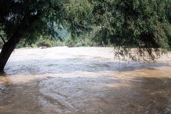 Ríos y lagos se encuentran por encima de su nivel máximo debido a las   lluvias de las últimas hora. Mientras para las próximas horas se espera   frío en el norte y meseta central. (Foto, Prensa Libre: Archivo).