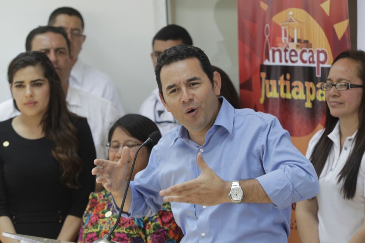 Jimmy Morales durante su gira de trabajo en Jutiapa. (Foto Prensa Libre: Edwin Bercián)