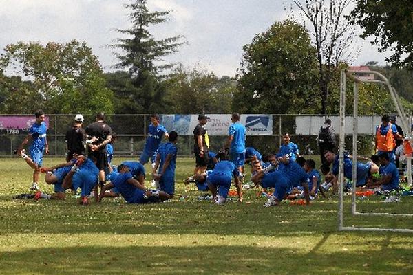 Los cremas se preparan para recibir a Coatepeque. (Foto Prensa Libre: Hemeroteca PL)