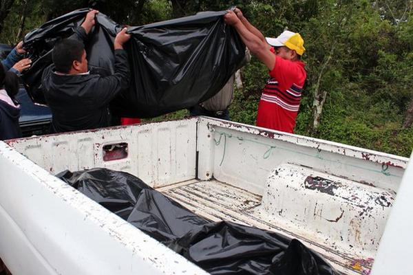 Dos hombres murieron víctimas de un ataque armado ocurrido en la aldea El Zapote, San Pedro Pinula, Jalapa. (Foto Prensa Libre: Hugo Oliva)<br _mce_bogus="1"/>