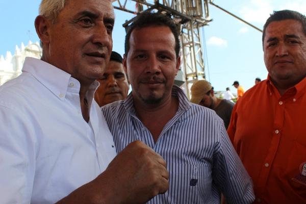 Migdael Sarceño aparece en esta foto junto a Otto Pérez. (Foto Prensa Libre: Óscar González)<br _mce_bogus="1"/>