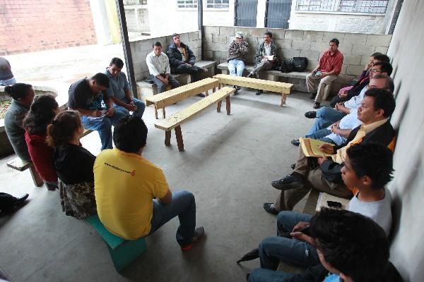 El grupo de líderes comunitarios que busca  la creación del  municipio discute acciones  para lograr su objetivo.